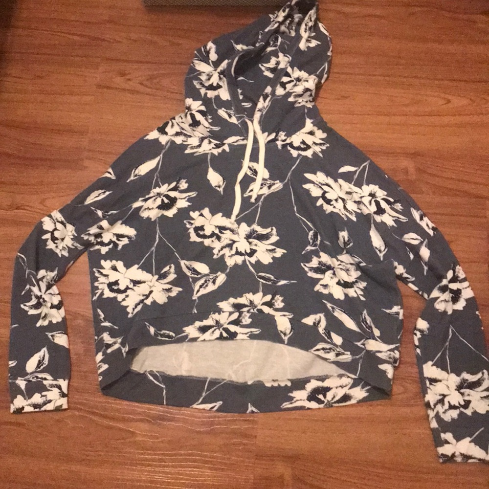 Blue flower patterned high low cropped hoodie